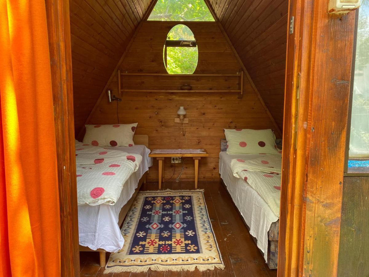 Sziklakert - Eletorom Vendeghaz Rimetea Exteriér fotografie